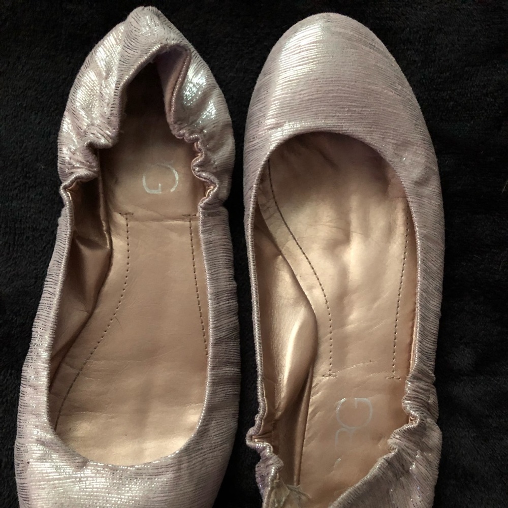 Women’s 8.5 bcbg flats